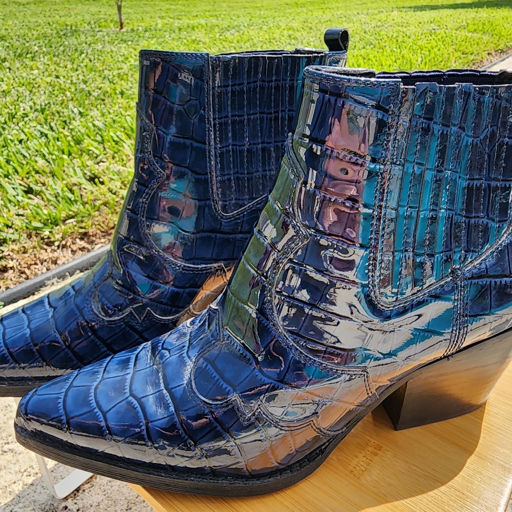 Blue Faux Croc Sam Edelman Booties Size 8